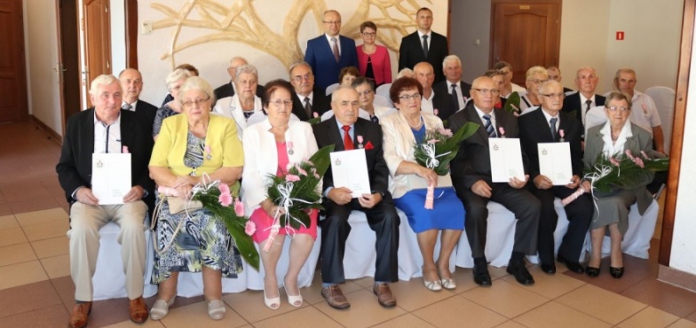 Świętowali 50 lat bycia razem. 14 parom wręczono medale