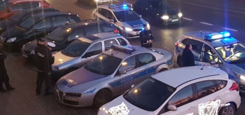 Radiowóz spowodował kolizję. Policjanci na Wyszyńskiego