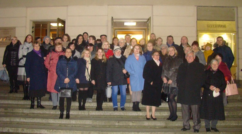 Popołudnie w filharmonii. Pili szampana słuchając Straussa  