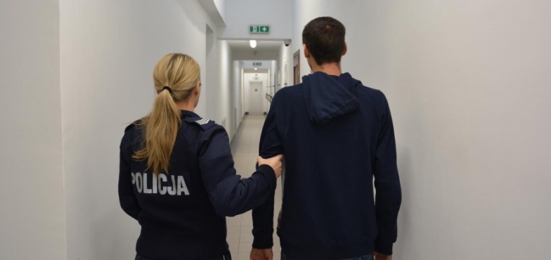 W poszukiwaniach pomógł policyjny pies. Odzyskano dwa skradzione samochody