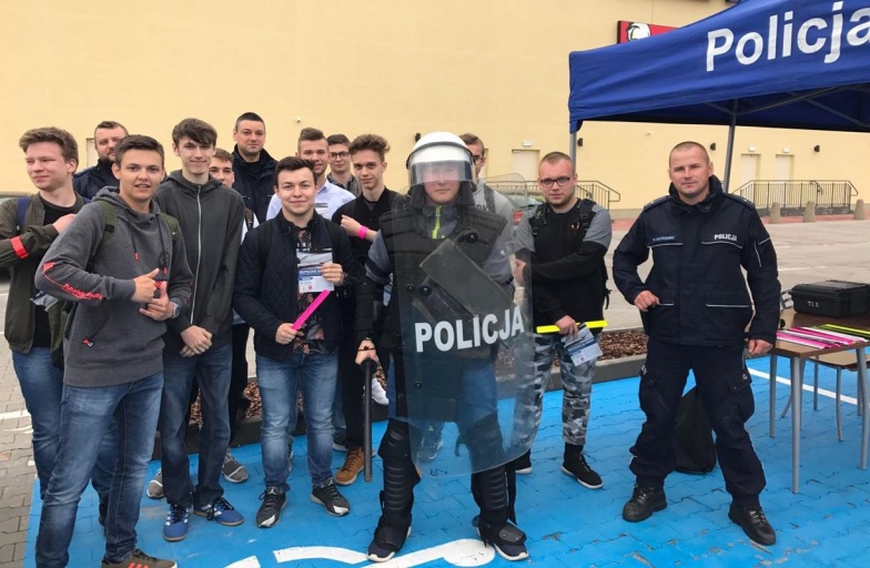 Bezpieczna jazda z policją. Kierowcy sprawdzili swoje umiejętności 
