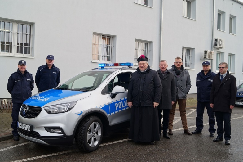 Dostali nowy radiowóz. Policjanci będą jeździć oplem