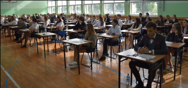 Dziś wystartowały próbne matury. – To absurd – twierdzą dyrektorzy 