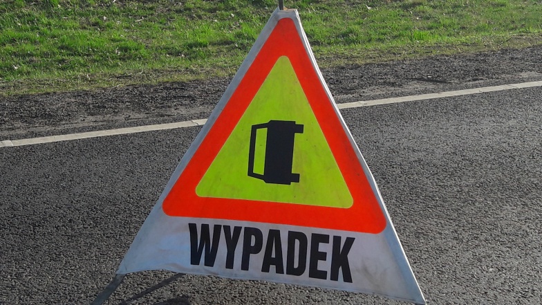 Auto, którym jechał prezydent Konina z rodziną, dachowało. „Z samochodu wyszliśmy o własnych siłach” 
