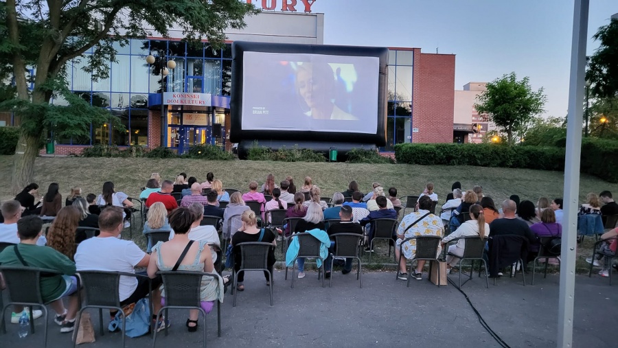 Kino pod gwiazdami cieszy się niesłabnącym zainteresowaniem. Jakie filmy i kiedy można będzie wkrótce obejrzeć? 