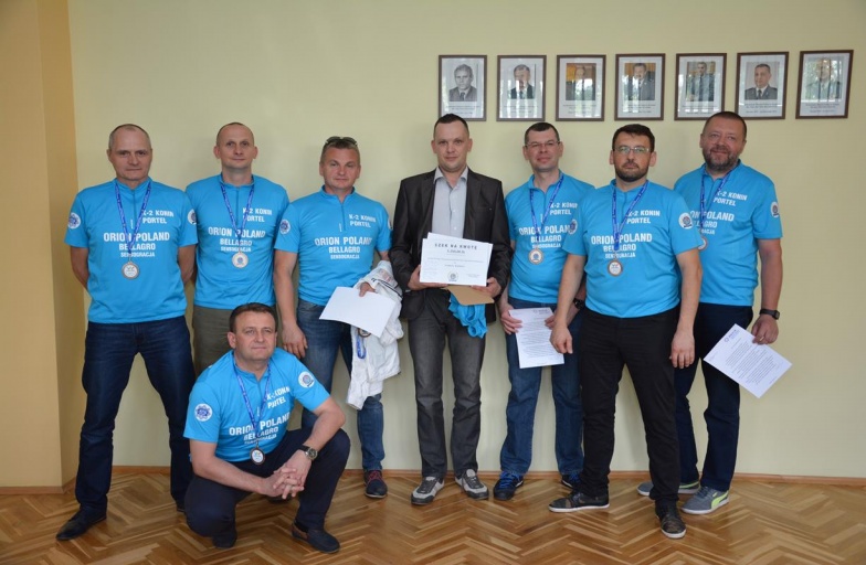 Policjanci przekazali symboliczny czek choremu koledze. W rajd rowerowy wyruszyli dla Pawła