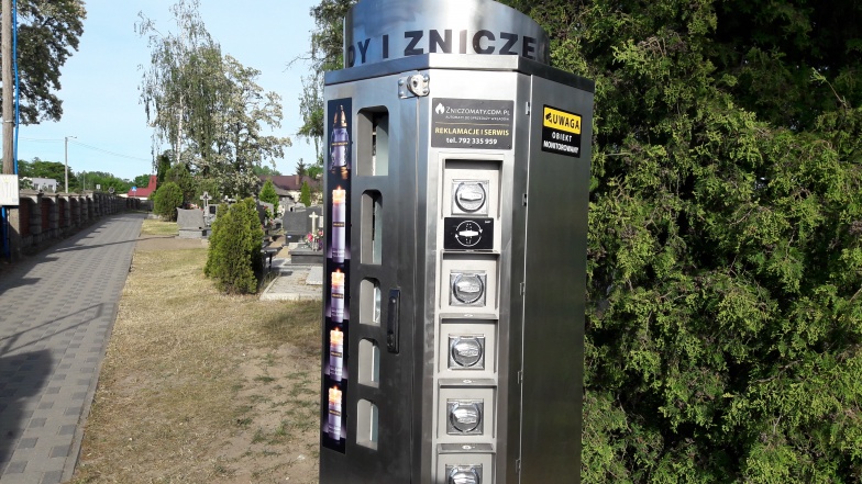 Na cmentarzu zamontowano zniczomat. Było kilku chętnych przedsiębiorców