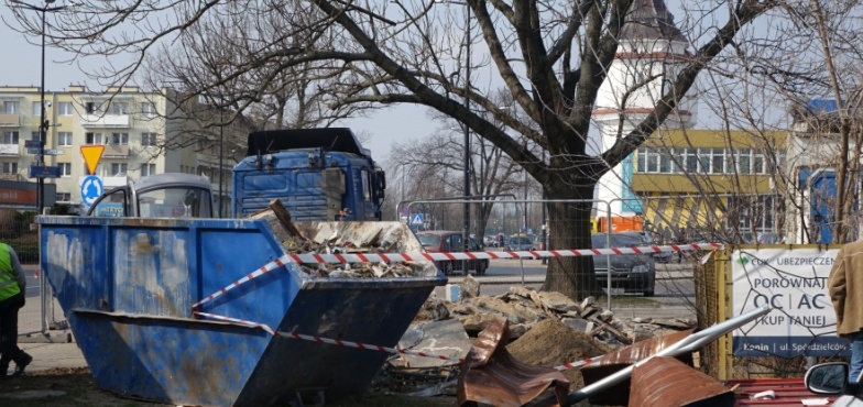 Jakie budynki przy ulicy Kolejowej będą wyburzone w związku z budową dworca?  