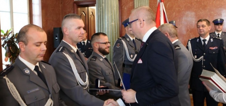 Dwóch policjantów z konińskiej komendy z „Kryształowymi Gwiazdami”