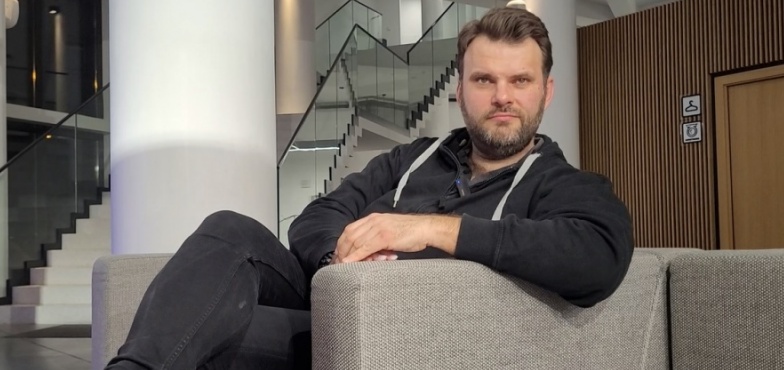 Łukasz Kuropaczewski o szkole muzycznej w Koninie. „To jest część mojego życia, którą wspominam z wielką pasją i ciepłem w sercu 