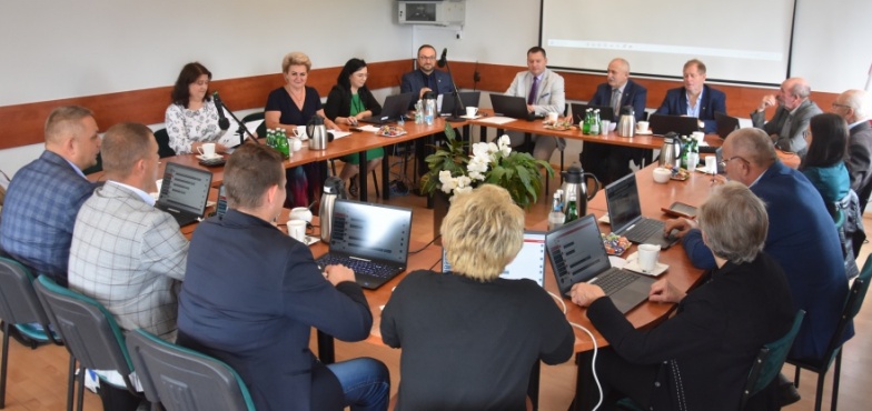 Łąki słabo nawodnione. Niszczone są kłódki na zastawkach