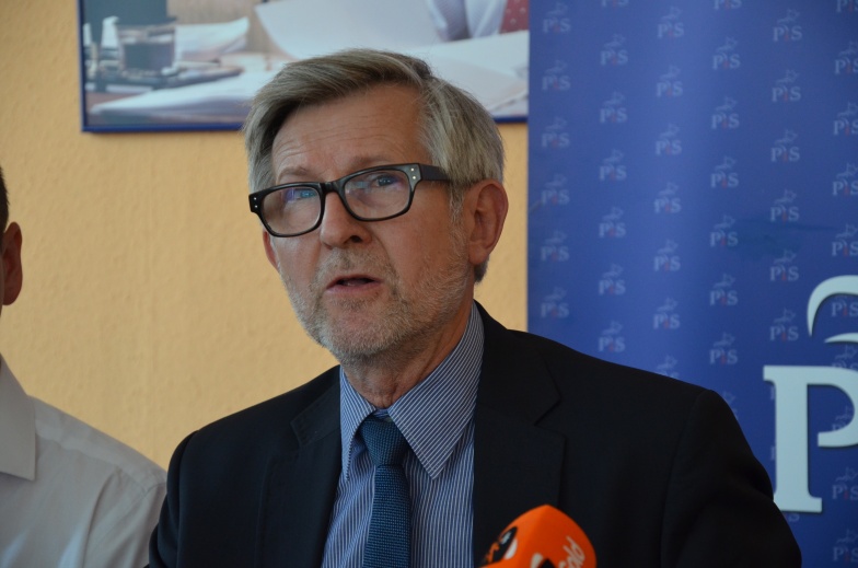 Poseł Czarnecki (PiS) mówi: „Chcemy, żeby kobiety rodziły dzieci nie ze strachu”