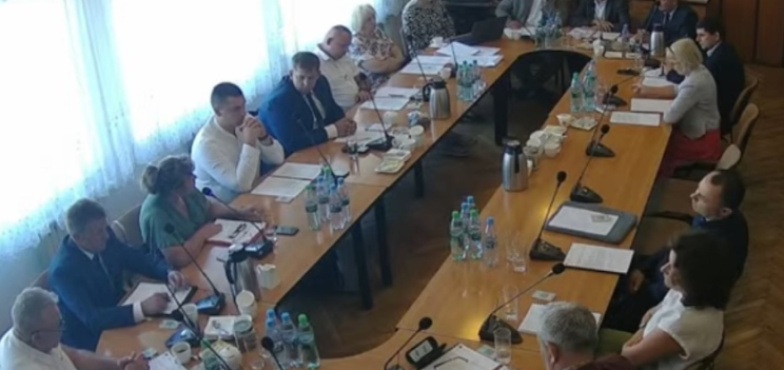 „Nie mamy informacji, żeby coś się działo”. Radni na temat przystanku w Patrzykowie