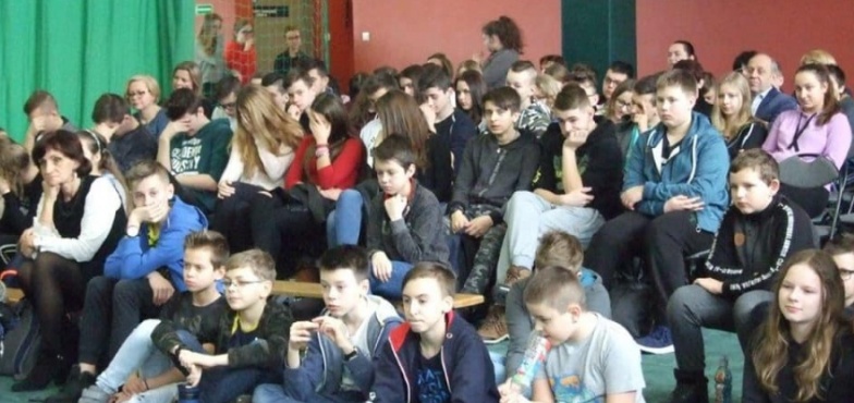„Bo lepiej zapobiegać niż leczyć!” Koncert profilaktyczny w szkole 