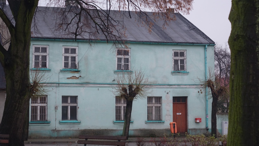 Zielony domek zamieni się w blok. Kto może starać się o mieszkanie?