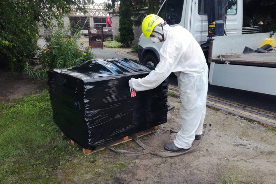 Azbest usunięty z nieruchomości. 410 ton w tegorocznym programie starostwa