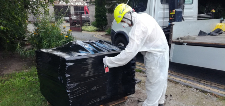 Azbest usunięty z nieruchomości. 410 ton w tegorocznym programie starostwa