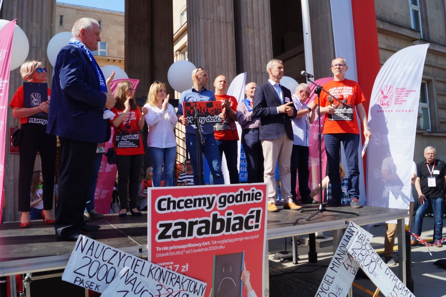 „ZNP nie jedzie prosić, ale krzyczeć”! Konińscy nauczyciele protestują w Warszawie