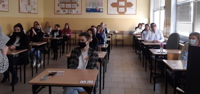 Uczniowie techników zdają egzaminy. W sesji zimowej zaliczają przedmioty zawodowe 