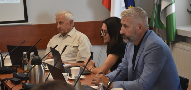 Koniecznie trzeba odmulić Wartę przy promie. Radny usłyszał, że nie ma pieniędzy