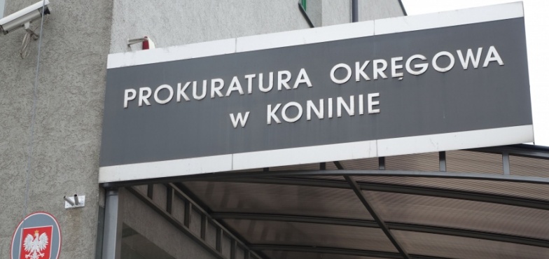 Dwóch funkcjonariuszy KPP w Kole doprowadzonych do prokuratury. Jeden usłyszał zarzuty (AKTUALIZACJA)