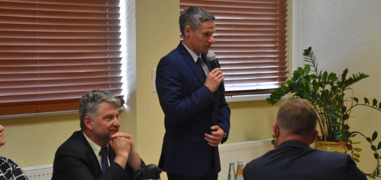 „Dziękuję radnym za jednomyślność”. Burmistrz otrzymał absolutorium 