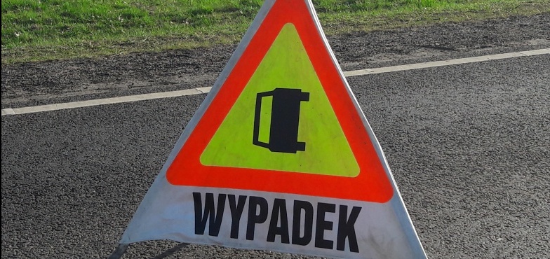 Potrącony na parkingu. Cofała auto przed sklepem
