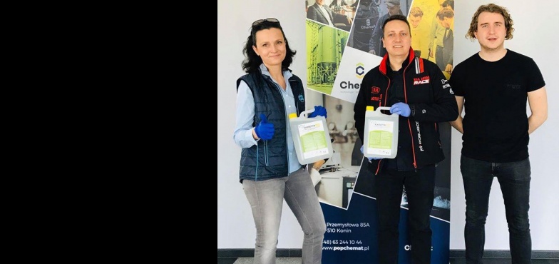 Chemat. Pomaga podczas pandemii przekazując - opracowany według własnej technologii - płyn do dezynfekcji rąk i powierzchni 