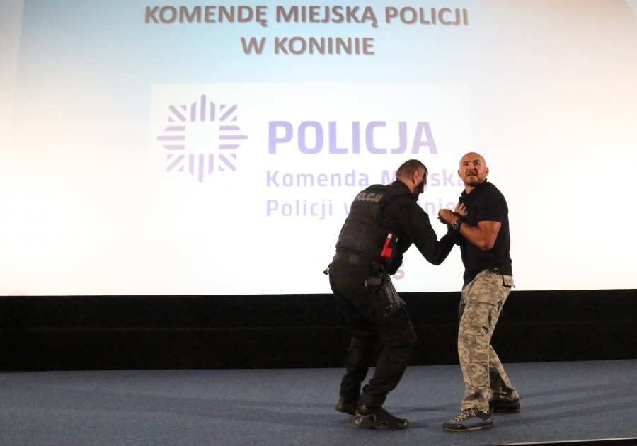 Panie wiedzą jak się bronić. Policjanci przeprowadzili kurs samoobrony