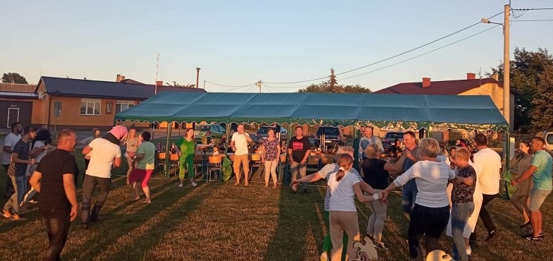 Dorośli kontra najmłodsi. „Dzieci są jak pewne baterie, po prostu działają dłużej”