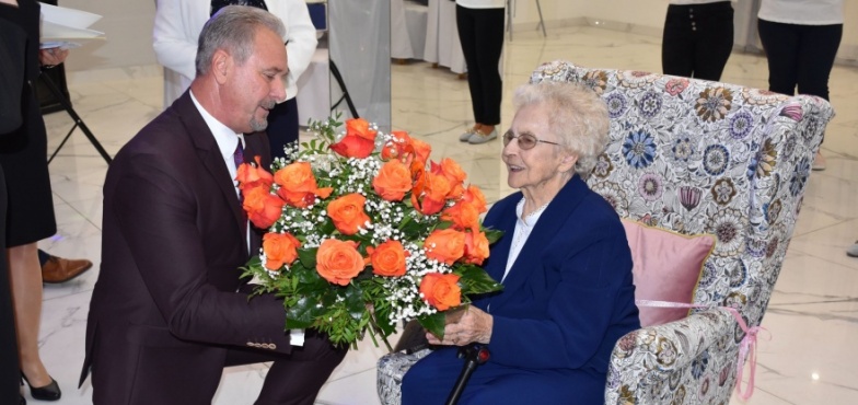 „Jej życie to skarbnica życiowej mądrości”. 100. urodziny mieszkanki gminy Grzegorzew