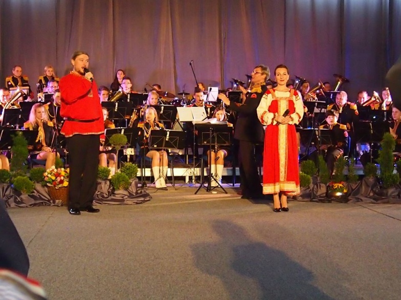 Rewia dla niepodległej. Orkiestra dęta wystąpiła w hali