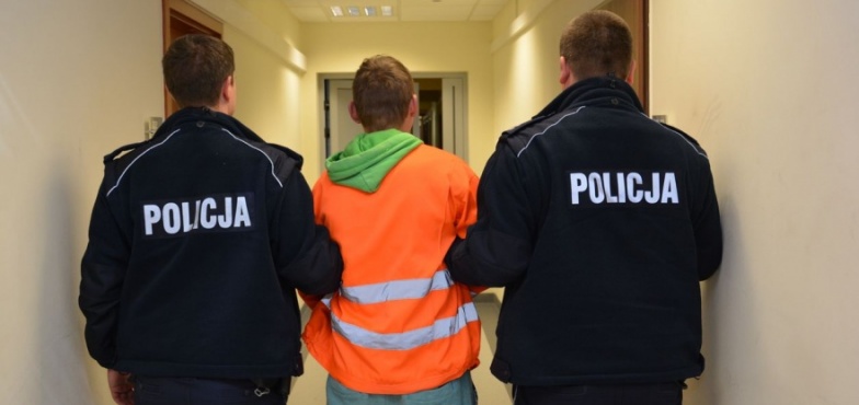 Z kijem poszedł wyrównać rachunki. 23-latek miał 3,5 promila i narkotyki 