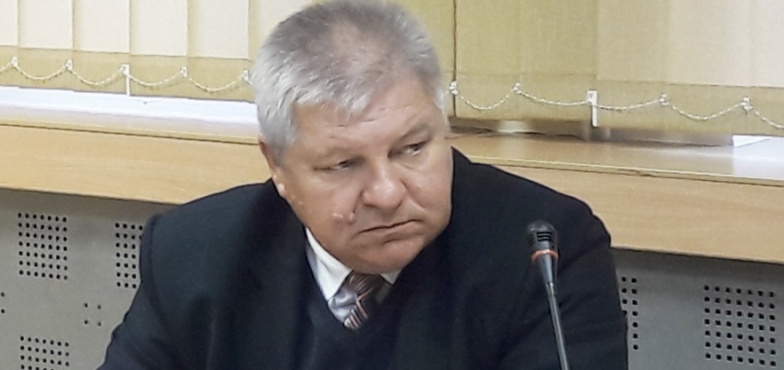 Wicestarosta jechał z Wrześni do Konina autobusem. Szybciej pociągiem czy autokarem?