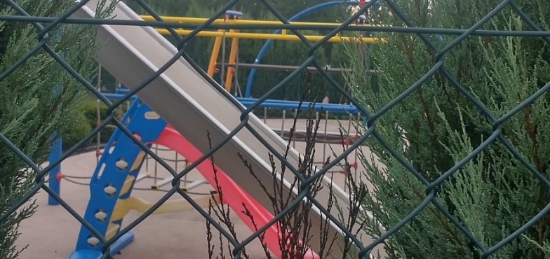 Na placu zabaw zbiera się różne towarzystwo. Mieszkańcy postanowili to zmienić