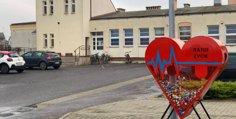 „Teraz mamy serce i u nas”. Można już wrzucać plastikowe nakrętki