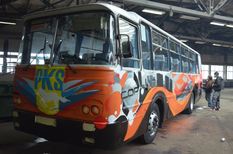 „Bądźmy lokalni, zostawmy jeden procent w Koninie”. Akcja wymalowana na autobusach 