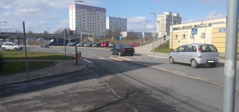 Czy przy bazarze będzie sygnalizacja świetlna? „Bardzo często dochodzi tu do kolizji”
