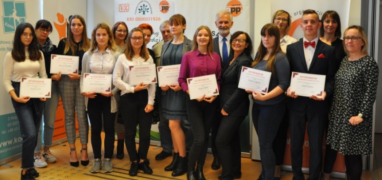 Towarzystwo Samorządowe rozdało stypendia. 45 uczniów z nagrodami 