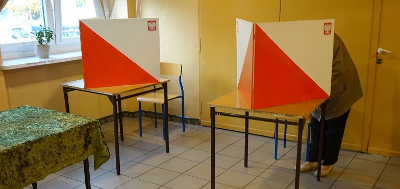 Kadencja samorządów wydłużona o pół roku. Wybory dopiero na wiosnę 2024 roku 