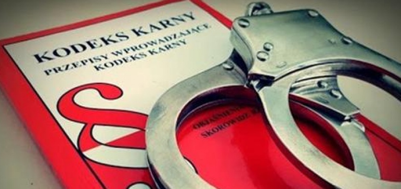 Ukradł 30-letnią wódkę. Włamał się do pokoju matki
