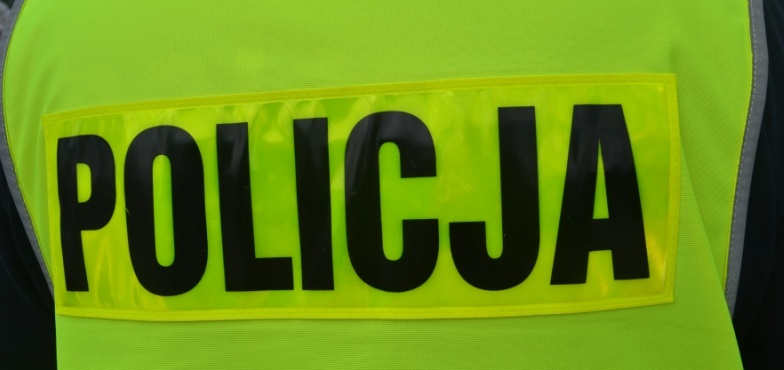 18-latek potrącony na pasach. Trafił do szpitala z urazem nogi i barku 