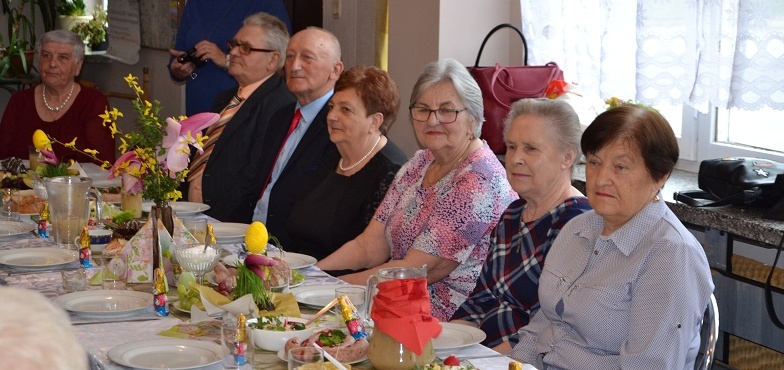 Spotkali się przy wielkanocnym śniadaniu. To już tradycja wśród seniorów