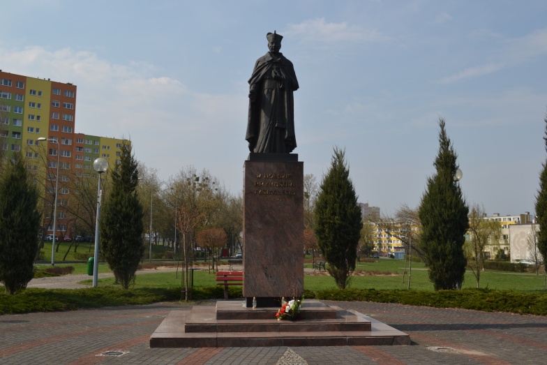 Kolejny pomnik do naprawy. Tym razem remontu wymaga postument Wyszyńskiego 