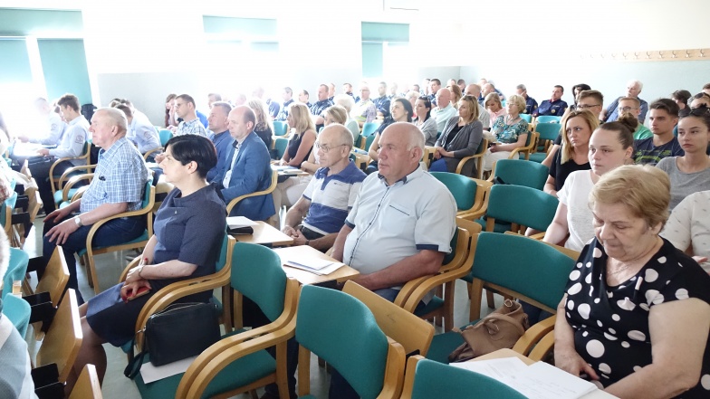 Co najbardziej przeszkadza mieszkańcom? Policyjna debata o bezpieczeństwie na drogach