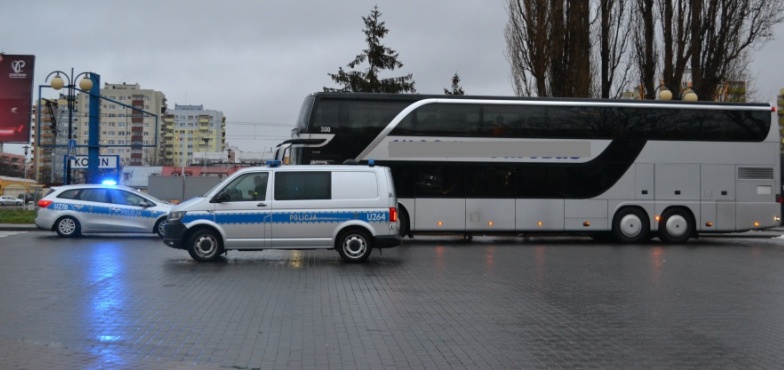 Autobus zmiażdżył dłoń pasażerowi z Francji. Wypadek na Dworcowej