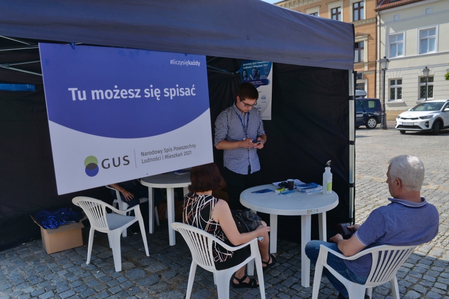 Punkt spisowy na placu Wolności 