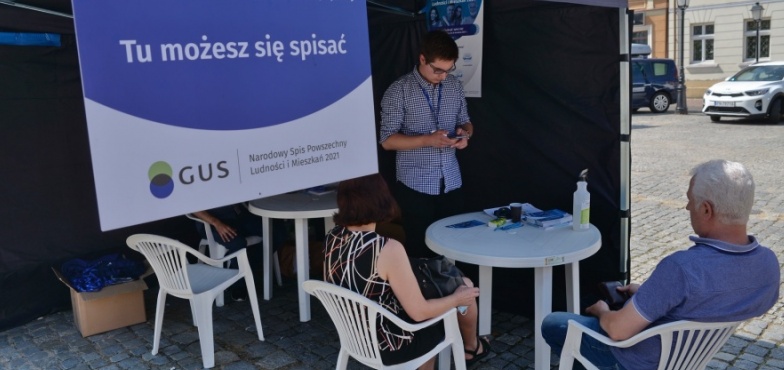 Punkt spisowy na placu Wolności 