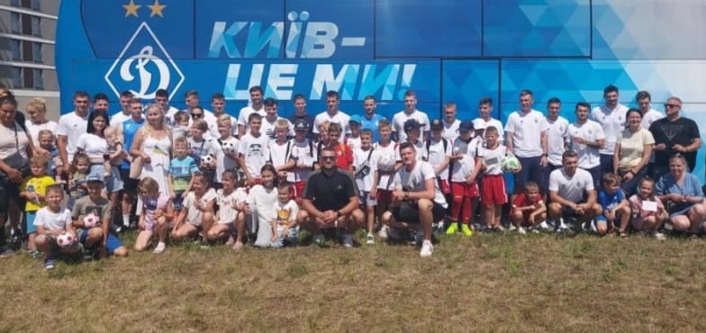 Piłkarzy Dynama Kijów spotkali w Uniejowie. Najbardziej oblegany był Tomasz Kędziora