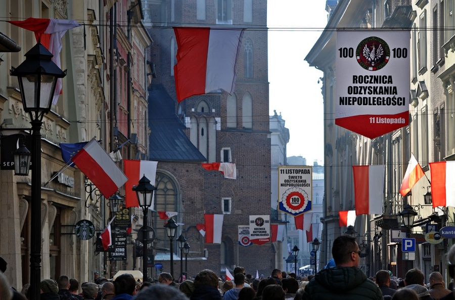 8 milionów złotych na koncerty, warsztaty czy gry terenowe o Niepodległej. Kto może je dostać?